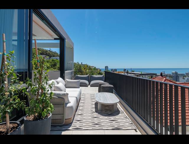 4 BEDROOM FREEHOLD FOR SALE IN GREEN POINT